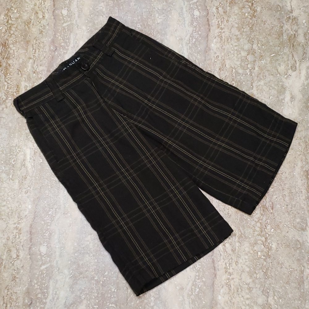 RED SNAP YOUTH SHORTS SIZE 8